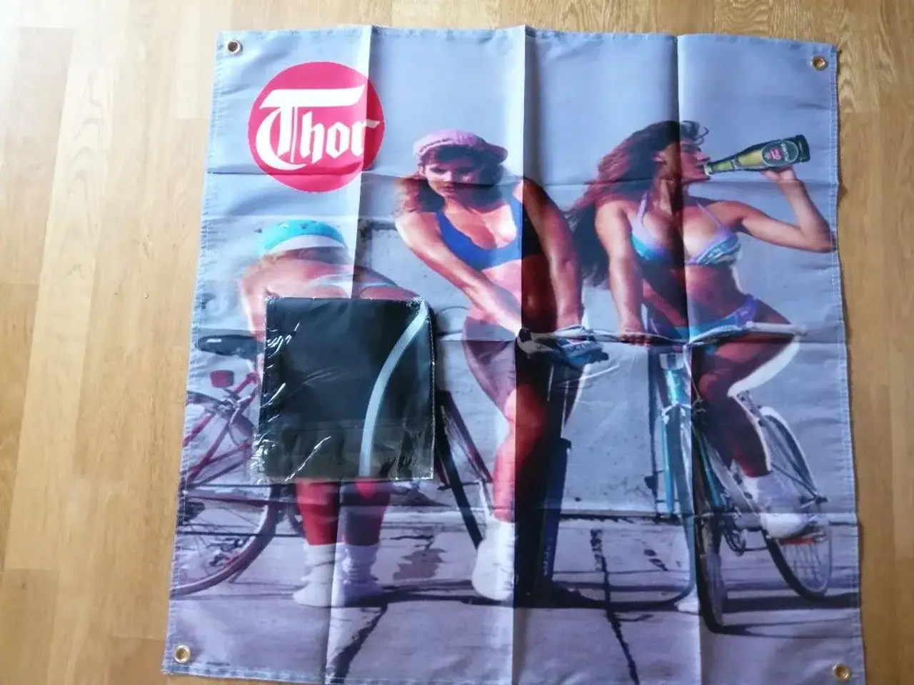 Billede 16 - øl banner som der er i loftet på Engelske barer