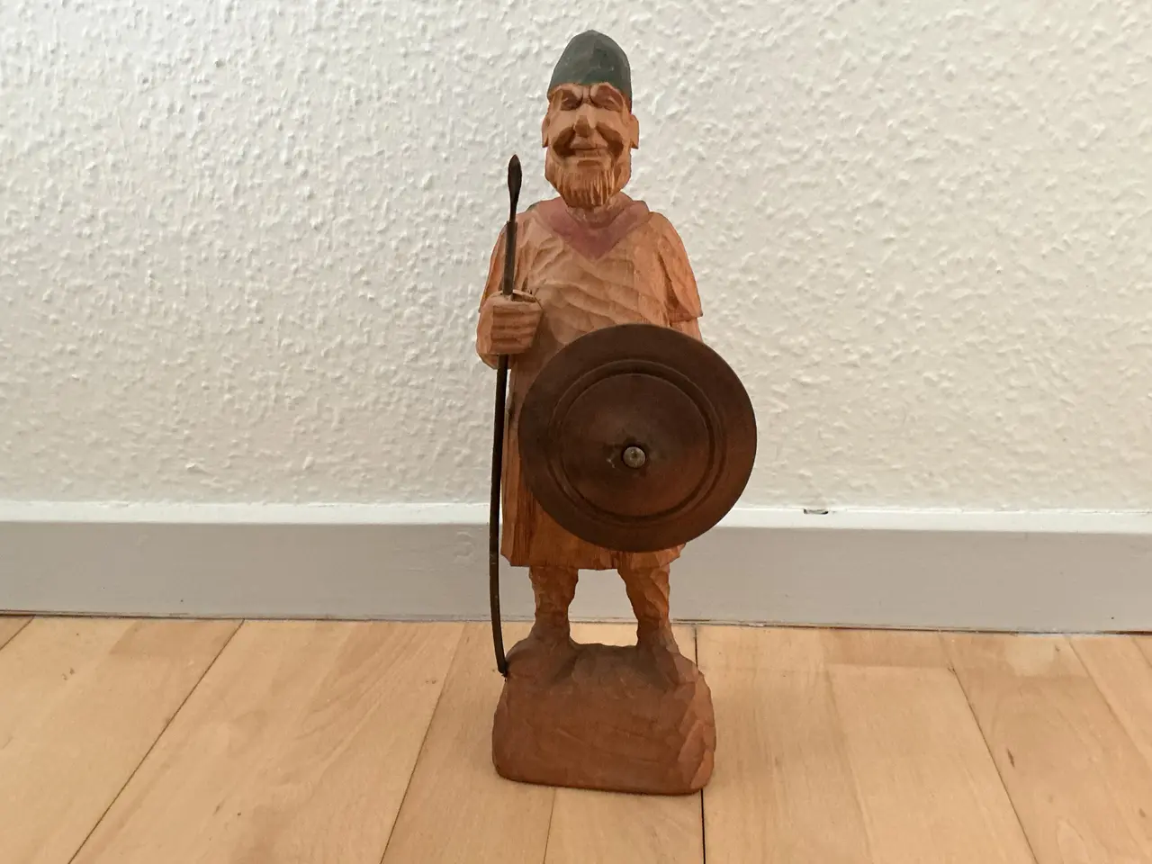 Billede 1 - Frihed Knudsen viking træfigur