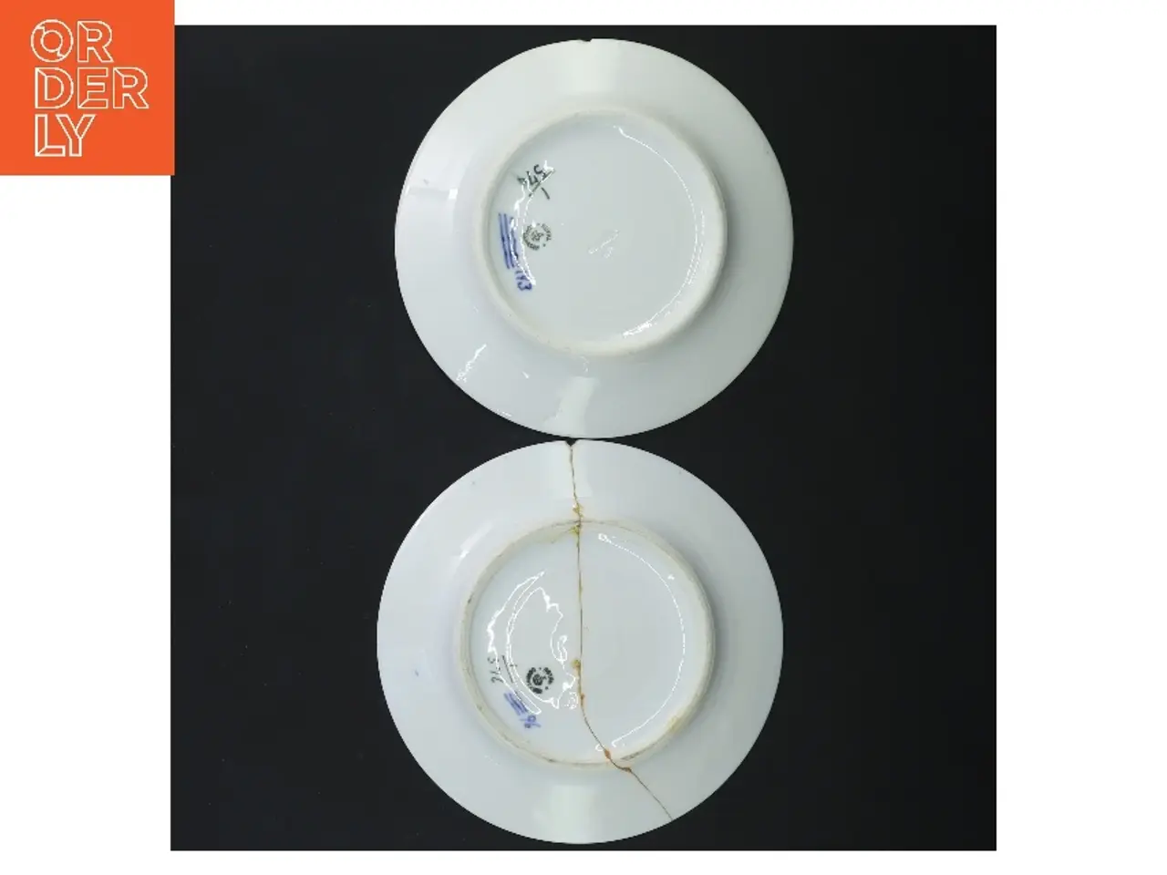 Billede 4 - Kongeligt porcelæn tallerkener, musselmalede, 2 stk. fra Royal Copenhagen (str. Ø 14 cm)