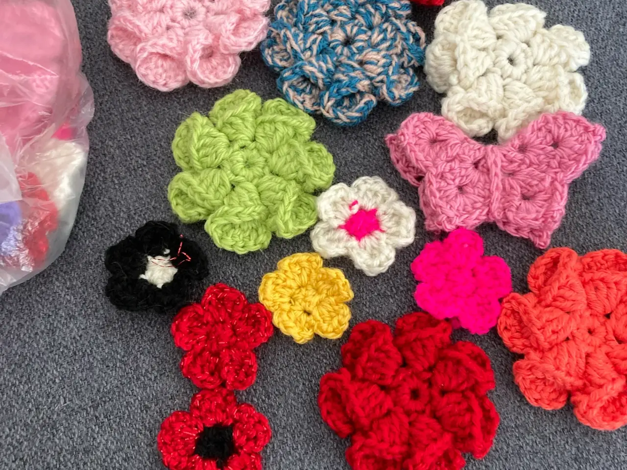 Billede 2 - Blomster af garn