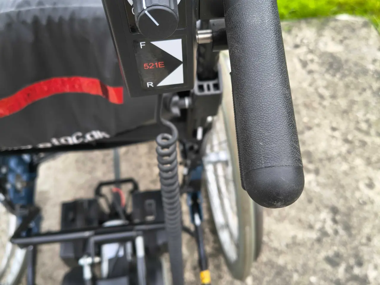 Billede 5 - Kørestol, letvægt med hjælpemotor for ledsager