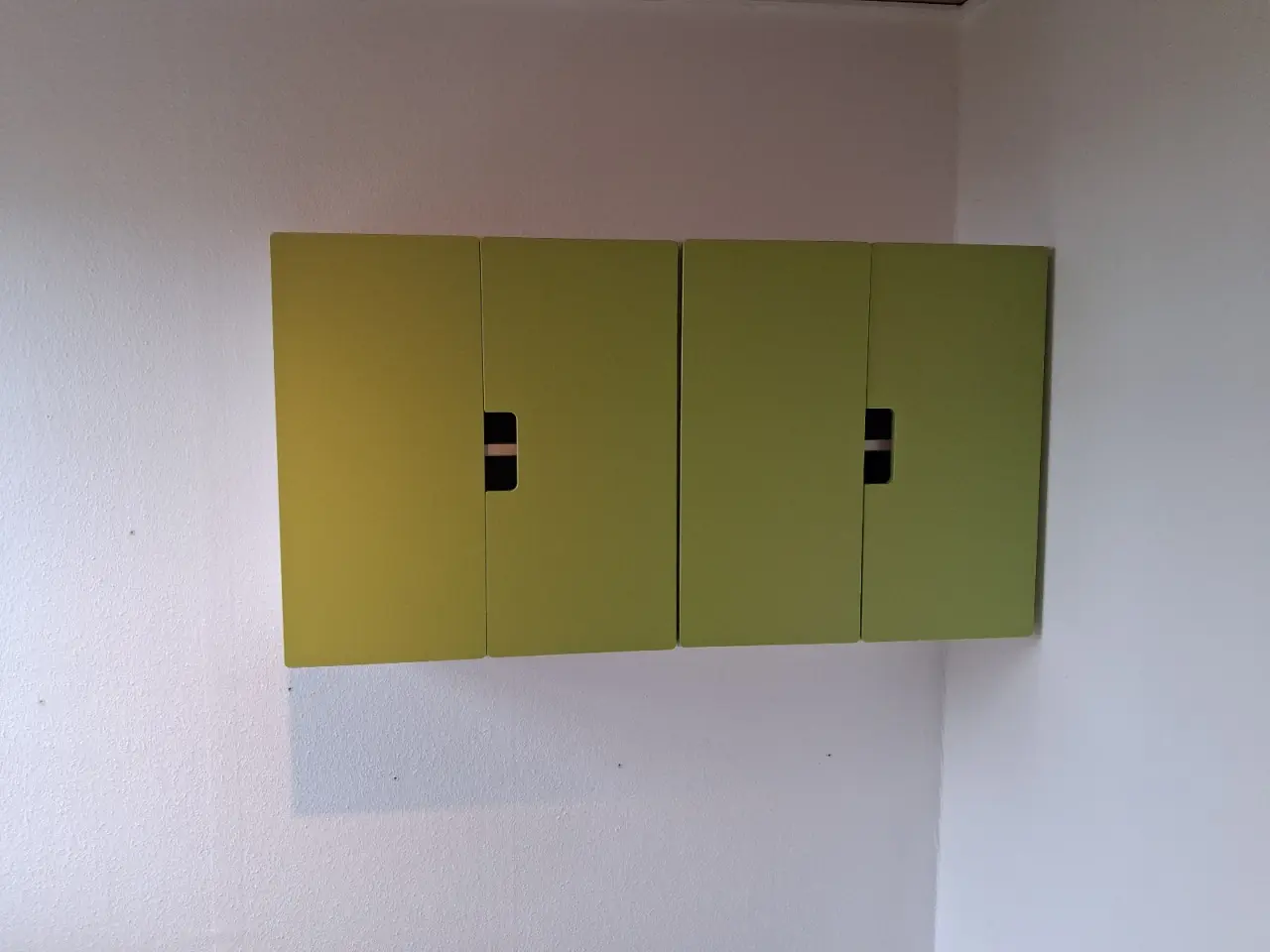 Billede 1 - IKEA SMÅSTAD vægskabe 2 x 60 cm med grønne låger