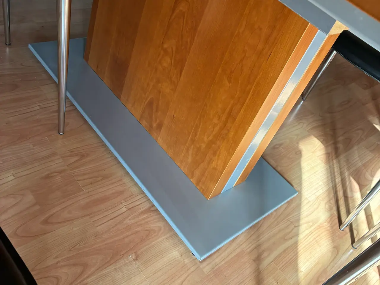 Billede 3 - BoConcept spisebord inkl stole