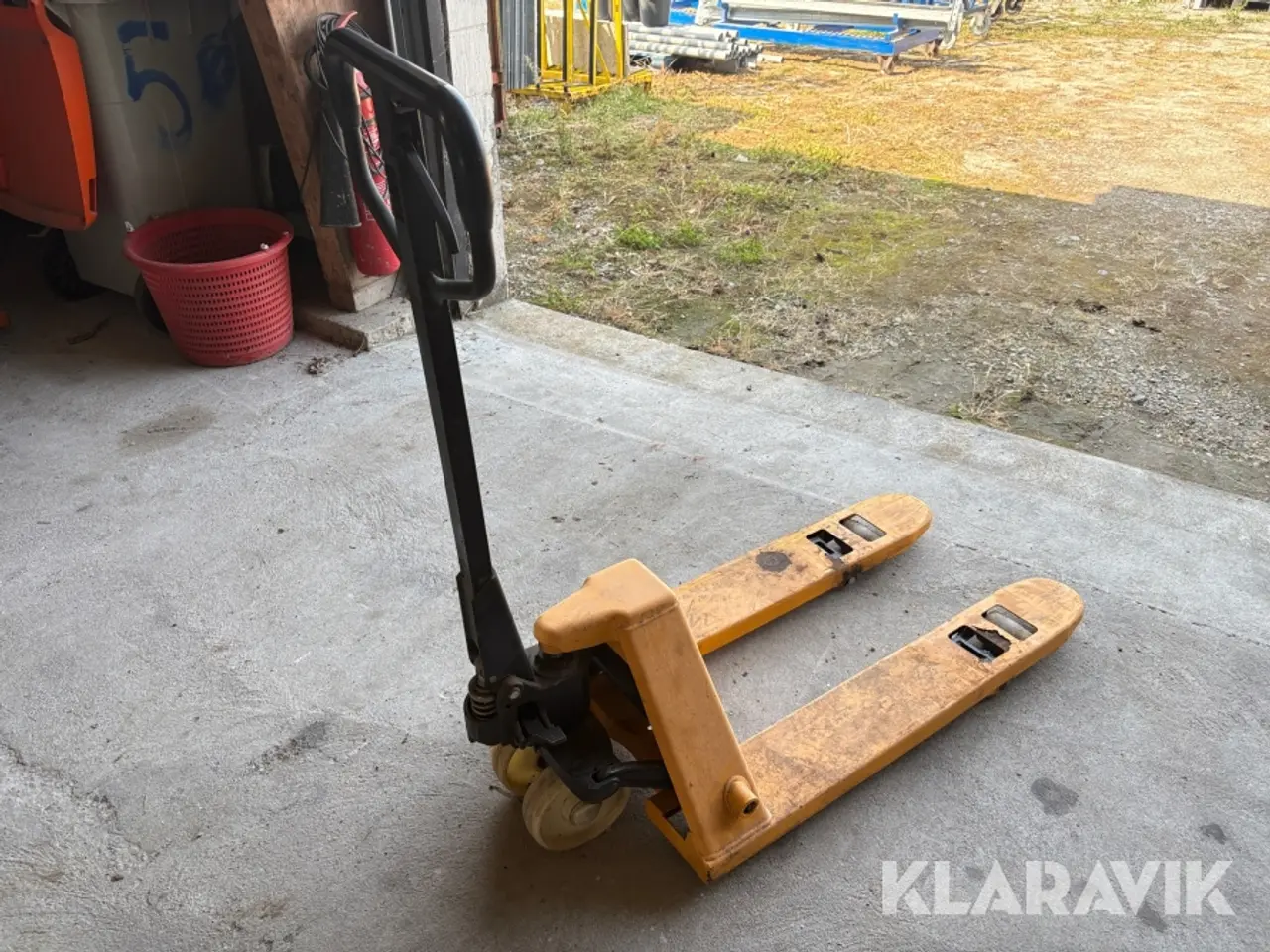 Billede 1 - Manuel palleløfter Biltema - Løftekapacitet 2.000 kg