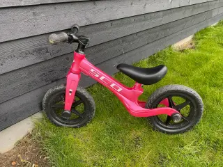 SCO løbecykel i smuk lyserød 🚴‍♀️🌸