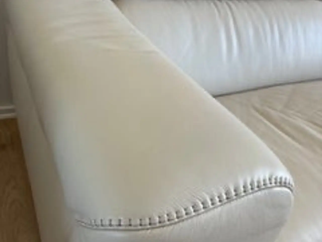 Billede 7 - Hjørnesofa i lyst læder.