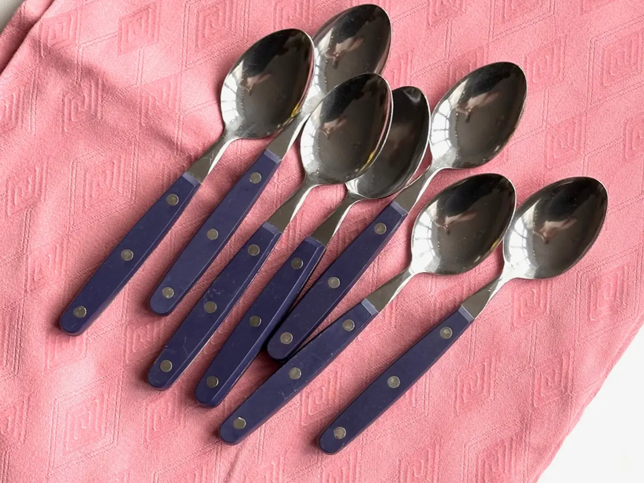 Billede 1 - Spiseskeer m plastskaft, 7 stk samlet