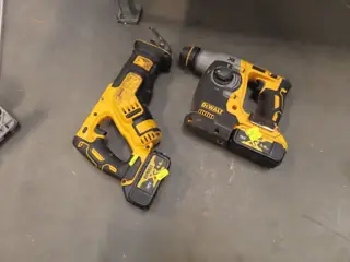 2 stk. Akku håndværktøj DEWALT DCS367, DCH273 med 2 stk. Batterier