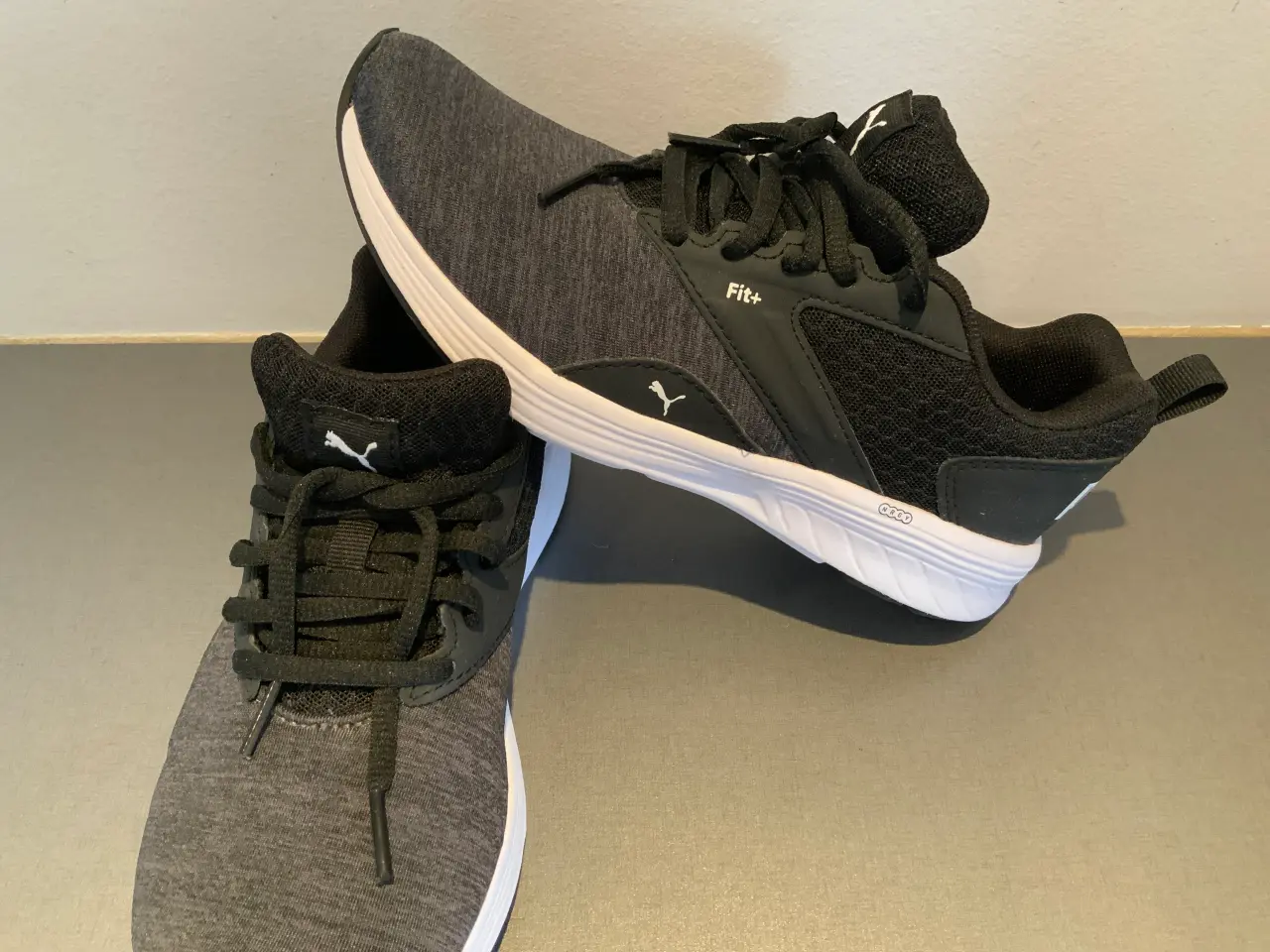 Billede 5 - Flotte Puma løbesko sort/grå unisex.