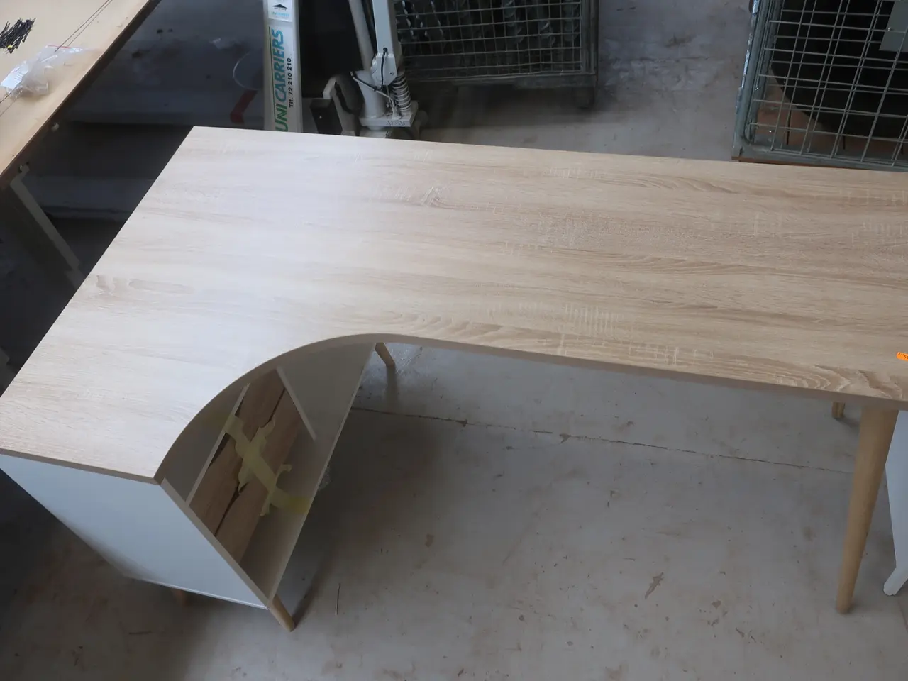 Billede 3 - Skrivebord og reol