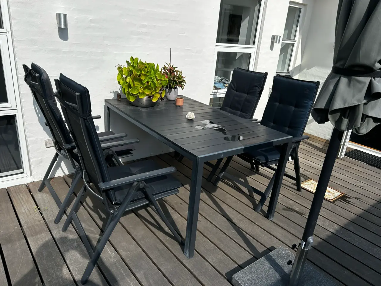 Billede 1 - Havebord og fire stole