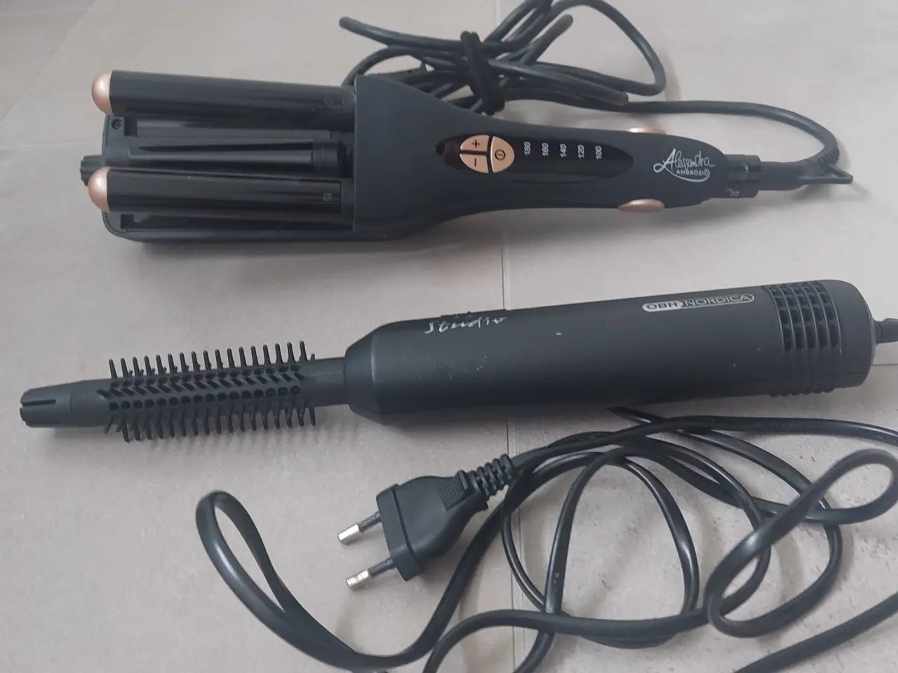 Billede 1 - Hårstyler × 2 (50 kr)