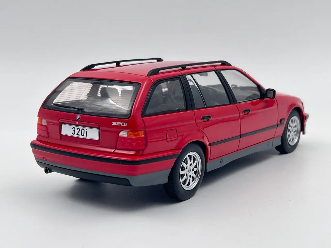 Billede 3 - 1995 BMW 320i Touring E36 1:18 Flot og detaljeret