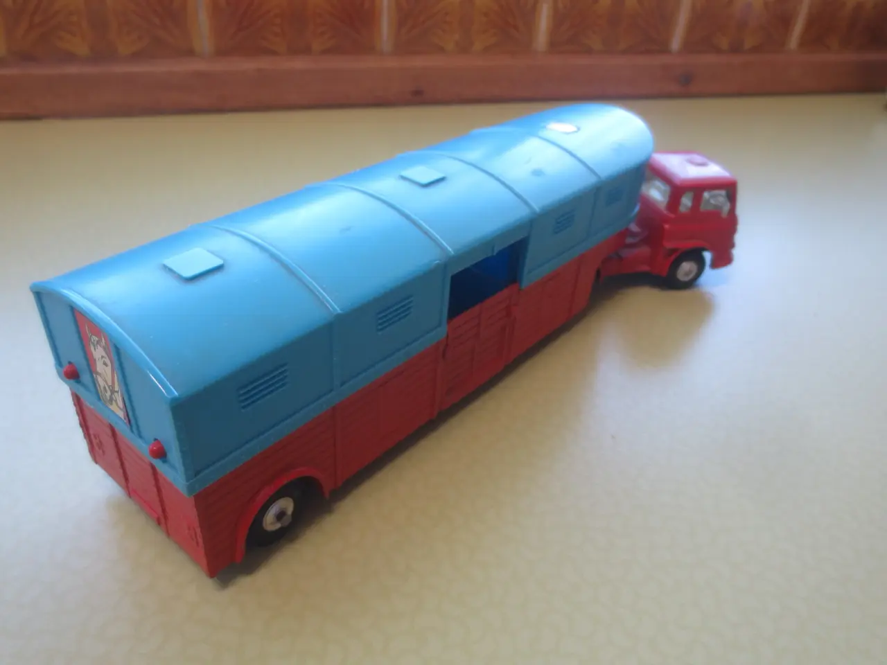 Billede 3 - 1 stk Modellastbil Bedford Hestetransport