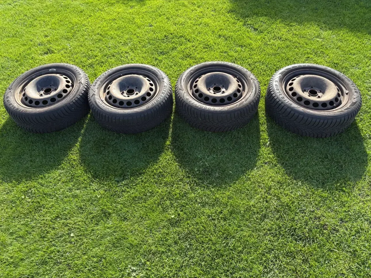 Billede 3 - Goodyear vinterdæk med dækholder