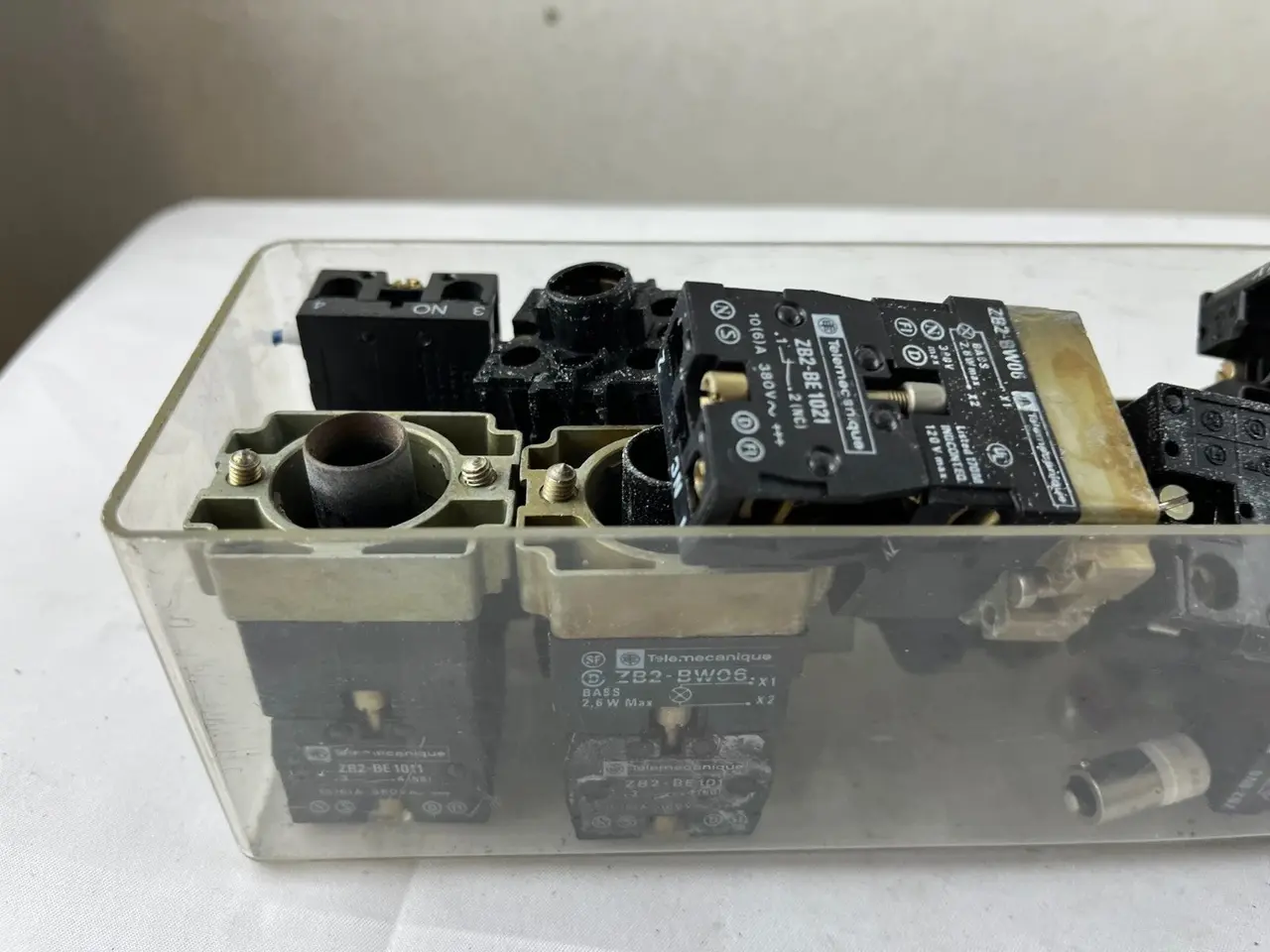 Billede 2 - Telemecanique ZB2 Pilot Light Bodies & Contact 22