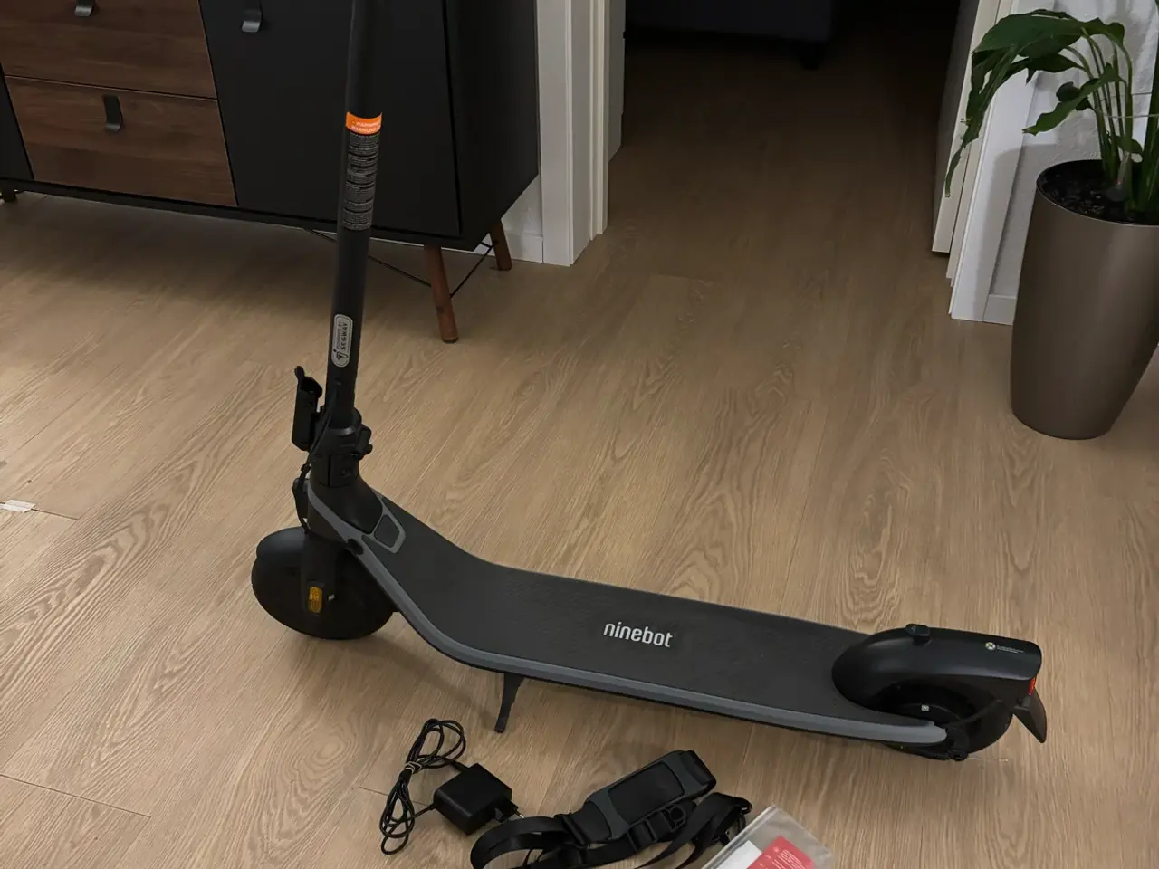 Billede 1 - Næsten ny Segway Ninebot E2 el løbehjul Lovlig