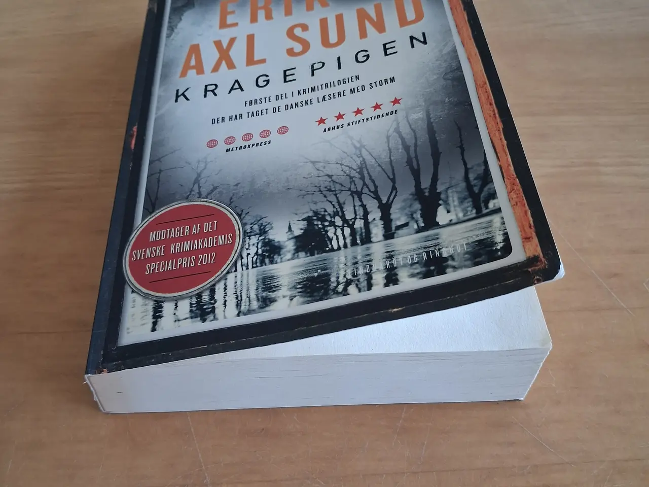 Billede 2 - Kragepigen, Erik Axl Sund