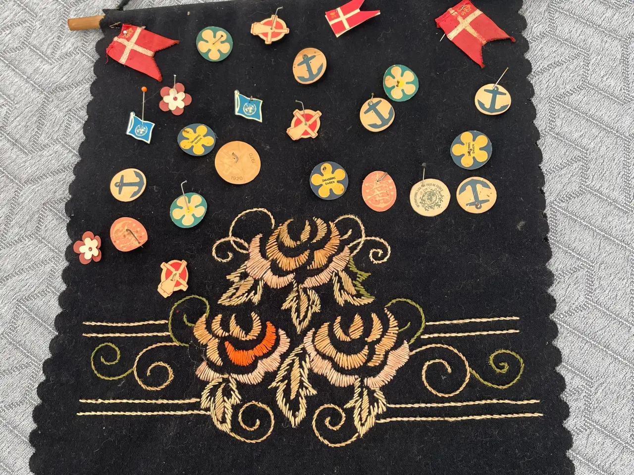 Billede 1 - Antik vægtæppe med gamle mærker