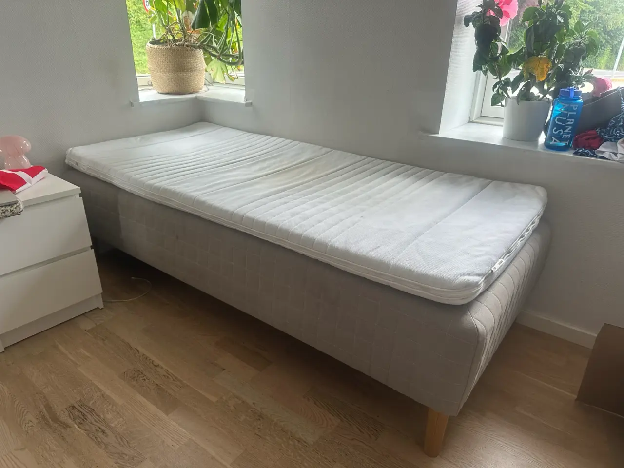 Billede 1 - Dejlig Ikea enkeltseng + topmadras til