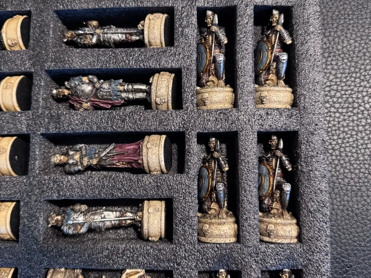 Billede 3 - Veronese “The Chessmen” skaksæt – håndmalet – 2003