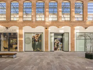 Velbeliggende butikslejemål med stort kundeflow overfor Normal
