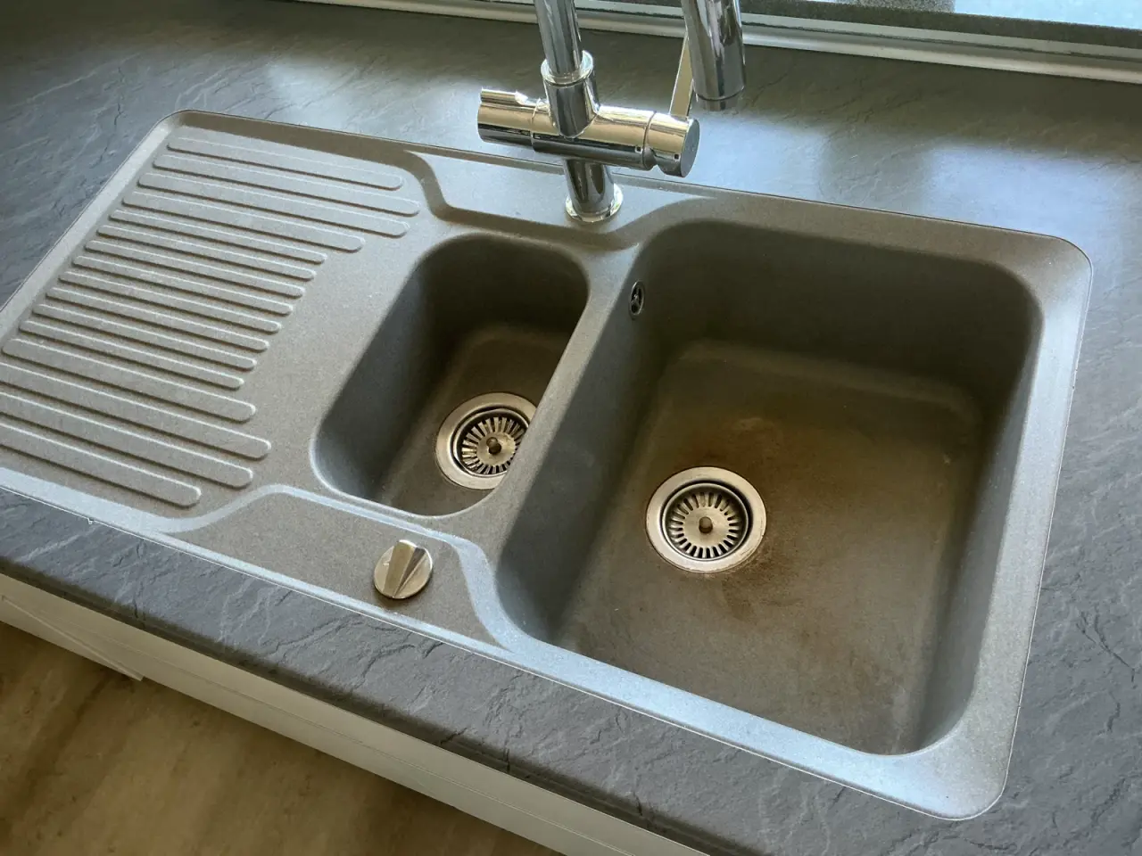 Billede 3 - Køkken bordplade m dobbeltvask