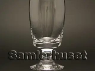 Almue, hvid Hvidvinsglas. H:115 mm.