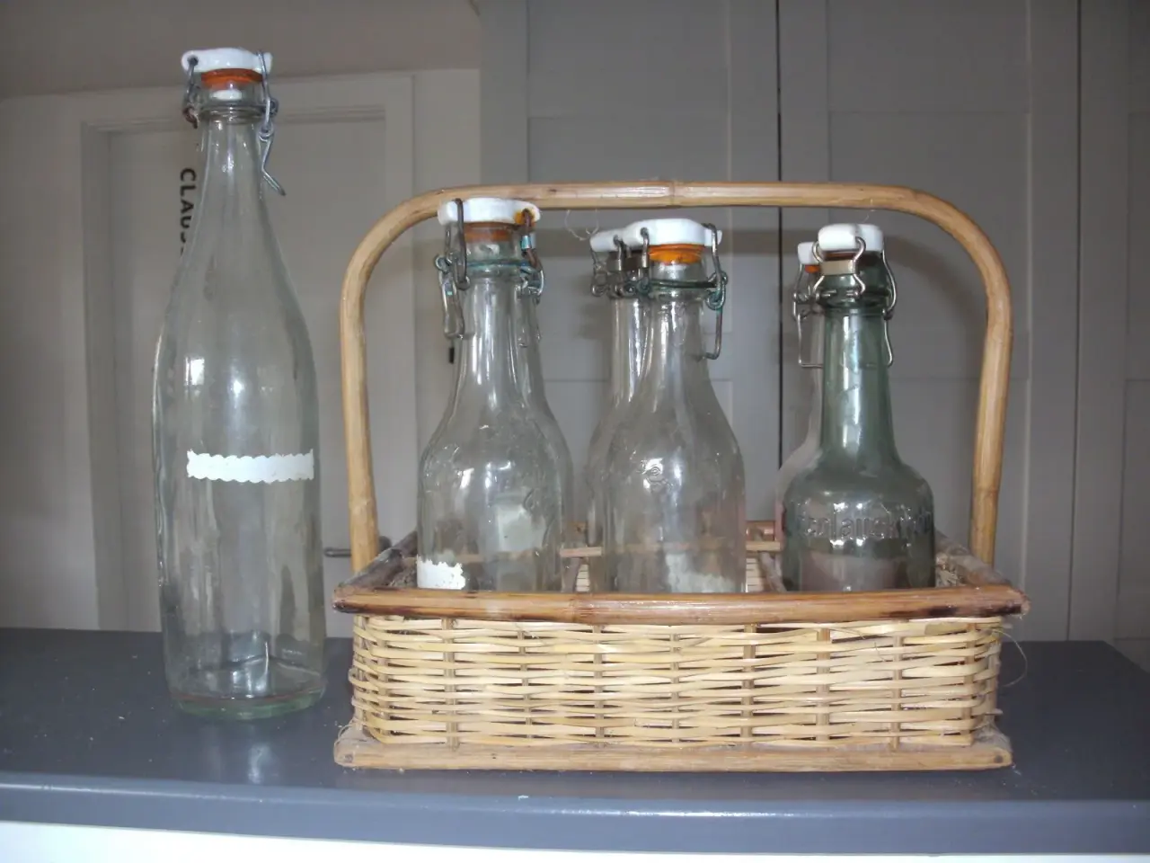 Billede 2 - 10 gamle patent flasker og kurv retro