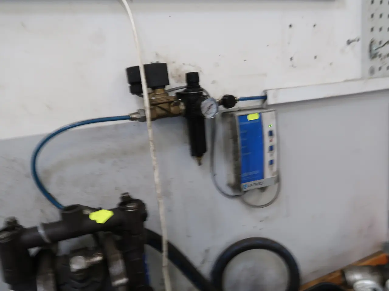 Billede 7 - Indbygget olietank med bordplade, pumpesystem