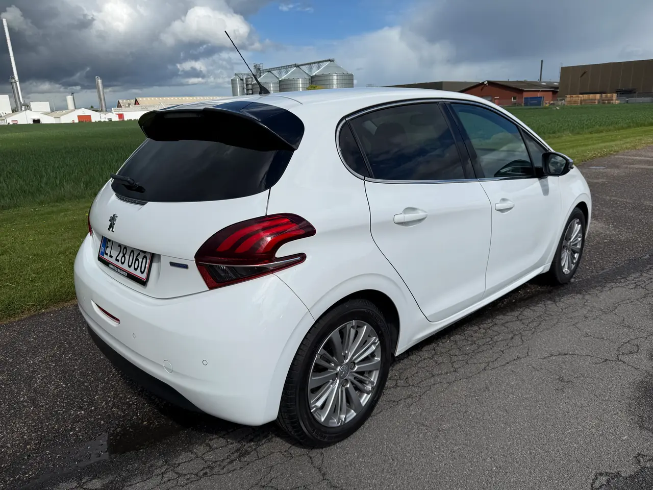 Billede 12 - Peugeot 208 allure i hvid med krom