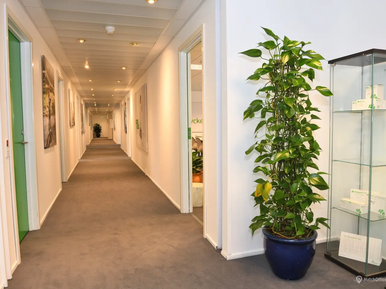 Billede 4 - FLERBRUGEREJENDOM m. kantine. reception og gratis parkering