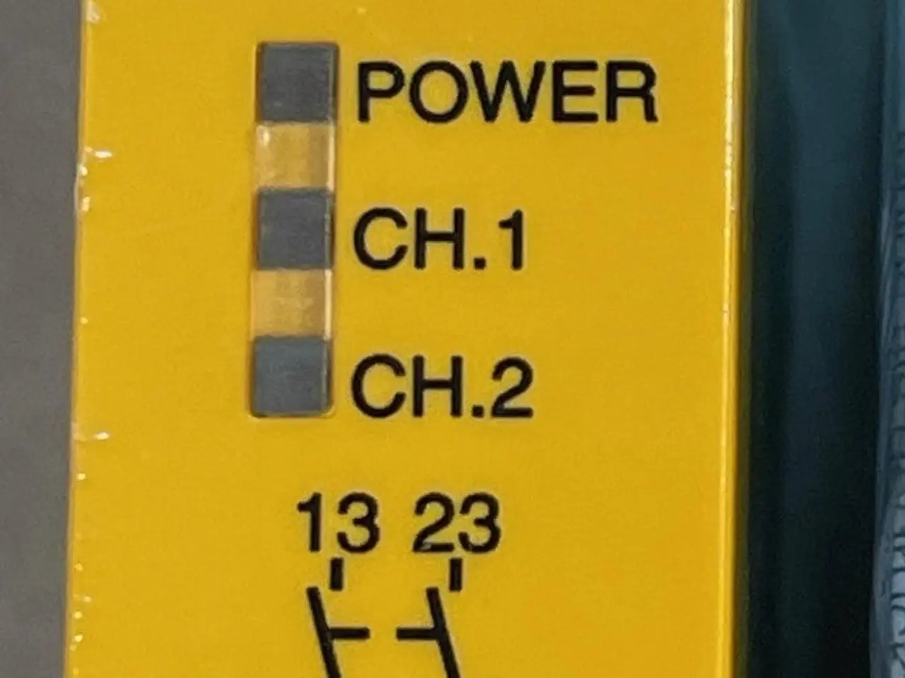 Billede 1 - Pilz PNOZ X2 774303 sikkerhedsrelæ 24VAC/DC 2 N/O