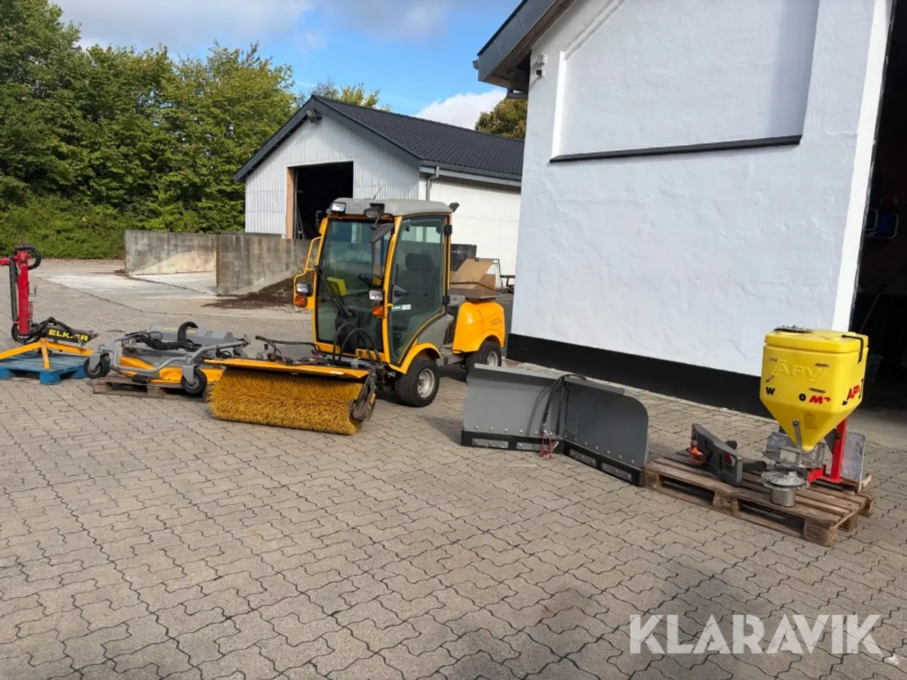 Billede 1 - Redskabsbærer Stiga Titan 740 DCR 4WD med tilbehør