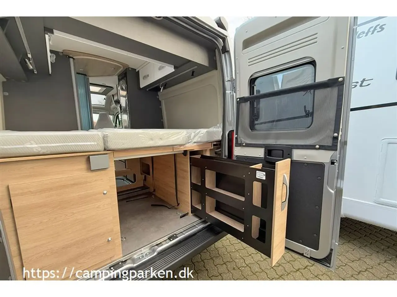 Billede 14 - 2024 - Dethleffs Globetrail 600 DR Advantage Smart Dethleffs camper van under 6 meter med dobbeltseng og automatgear