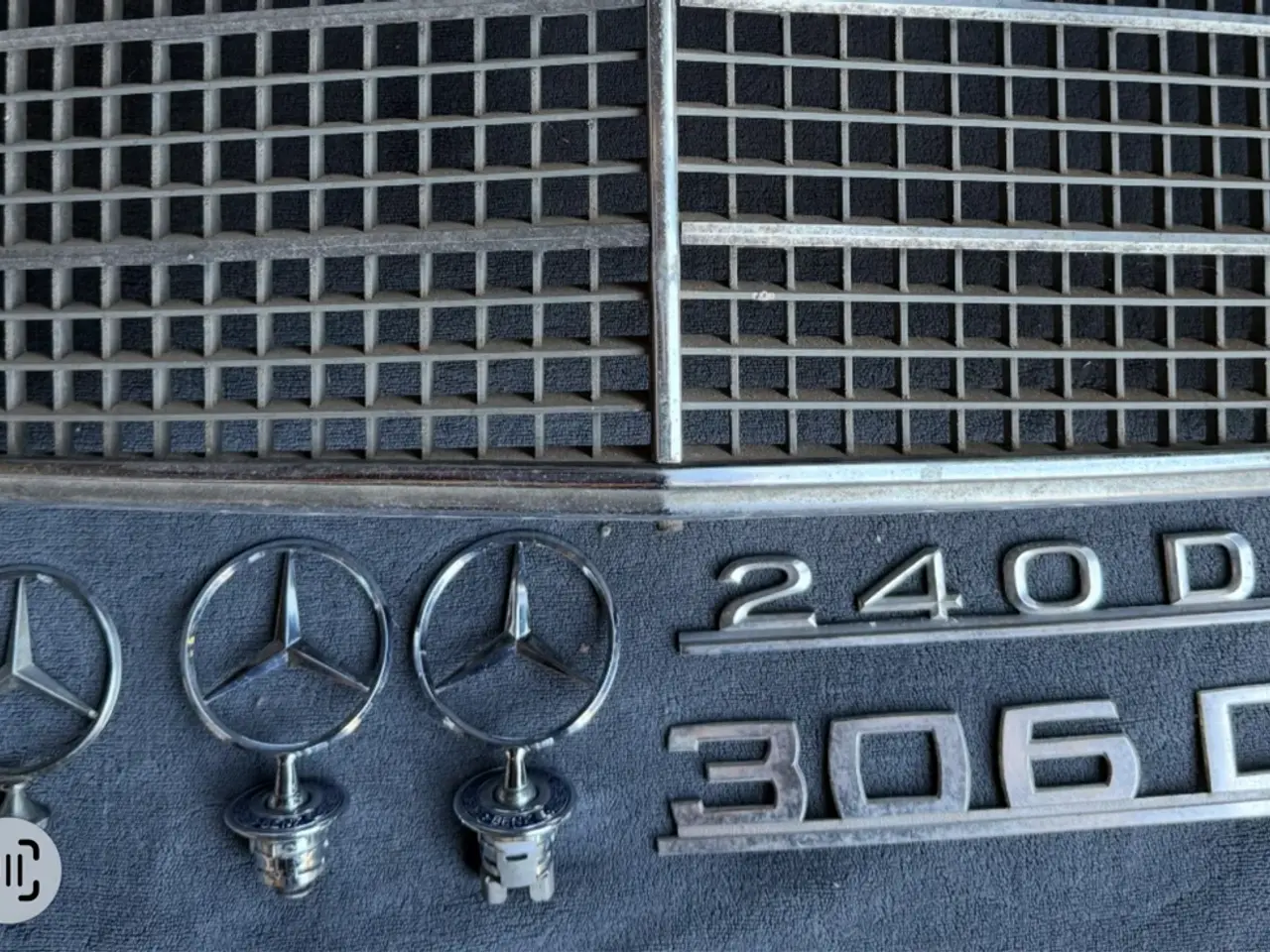 Billede 1 - Mercedes stjerner & 240D/306D logoer