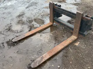 - - - Pallegafler 120 cm ramme og 120 cm gafler - New Holland beslag