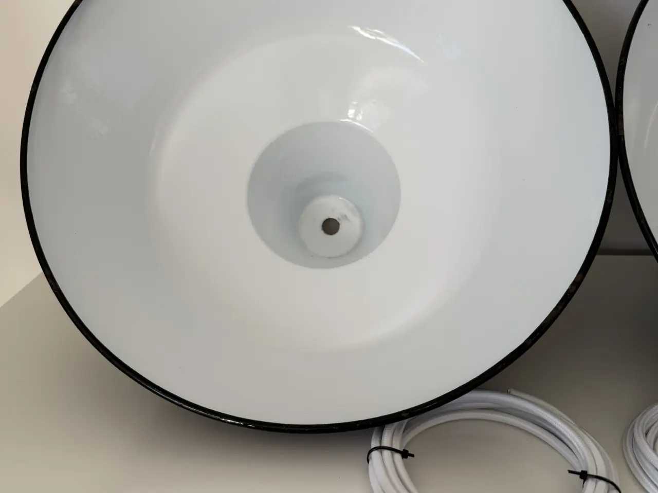 Billede 8 - Store Louis Poulsen værksteds pendeller i sort.