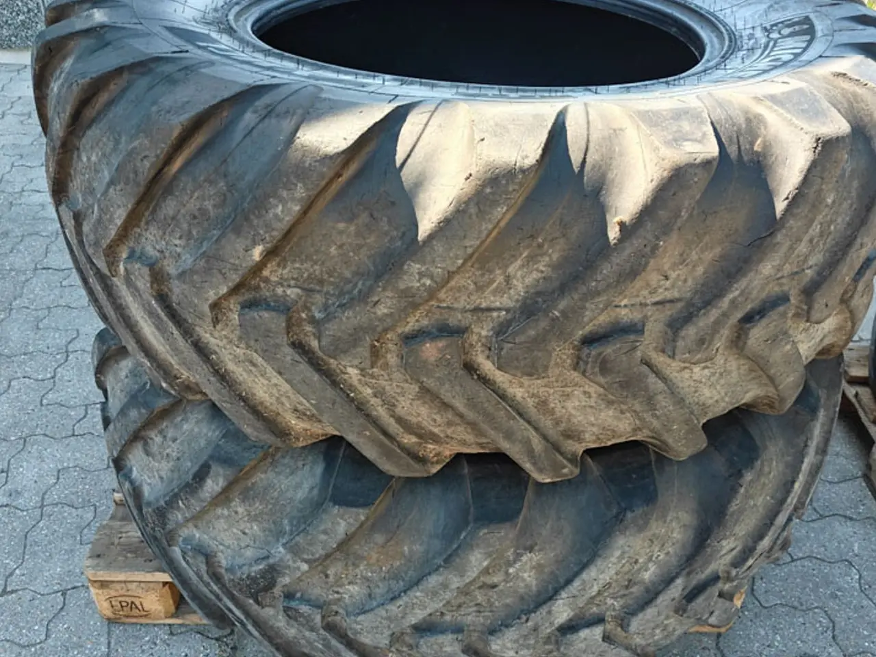 Billede 1 - Michelin 440/80R28