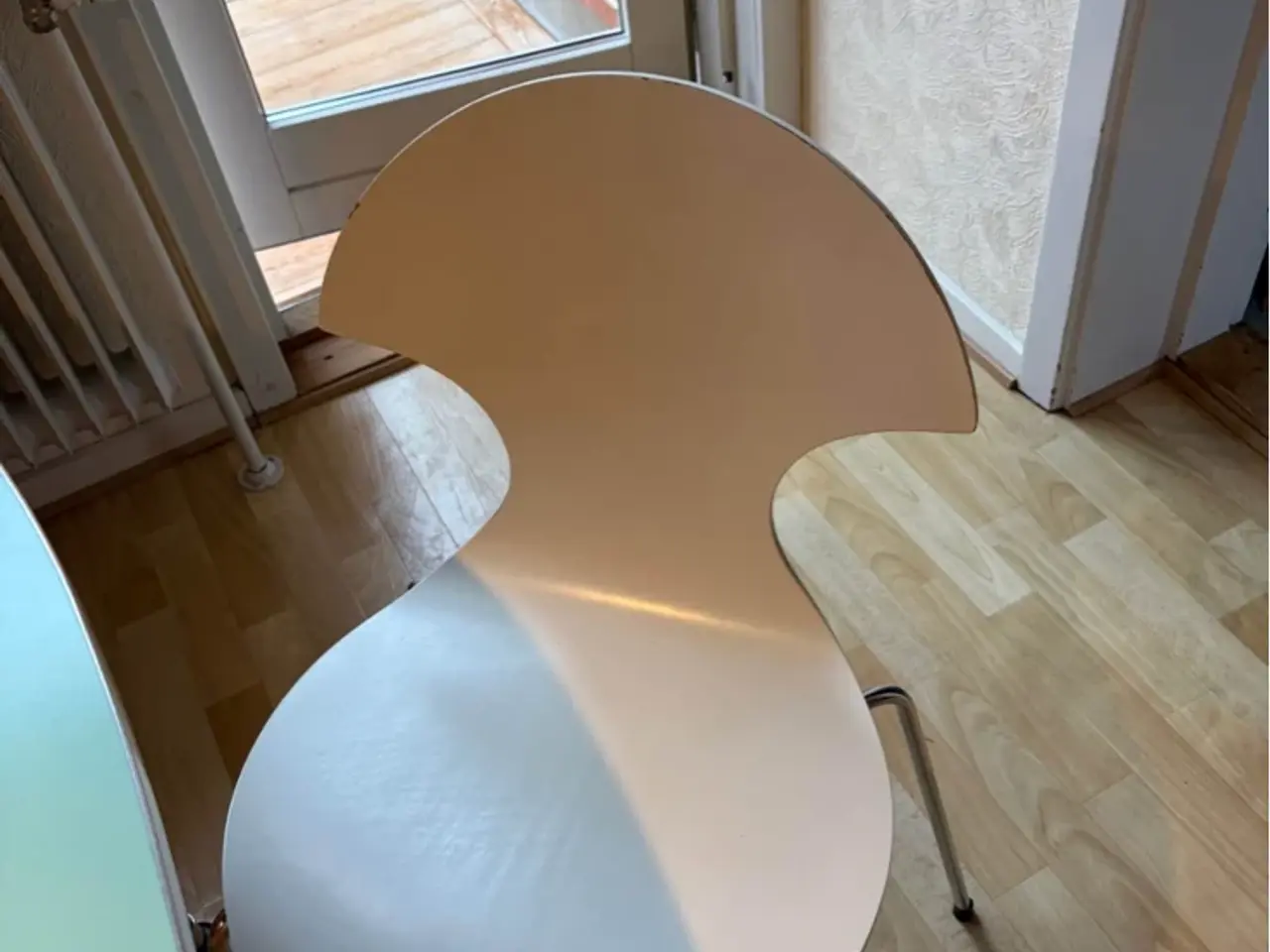 Billede 2 - Spisebord m. 4 stole