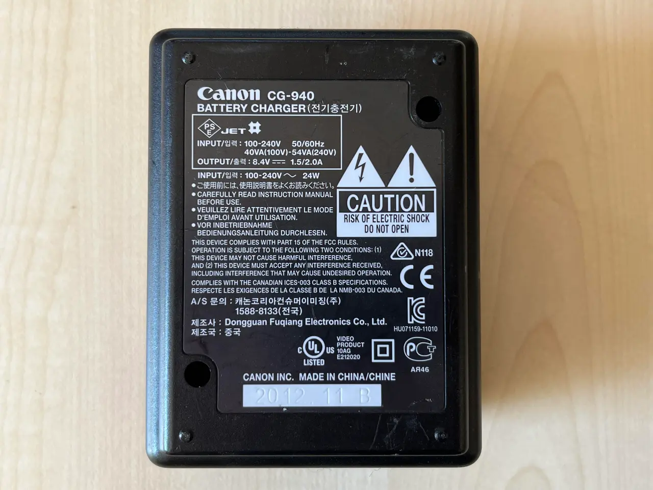 Billede 5 - Oplader og 8. Stk. Canon batterier