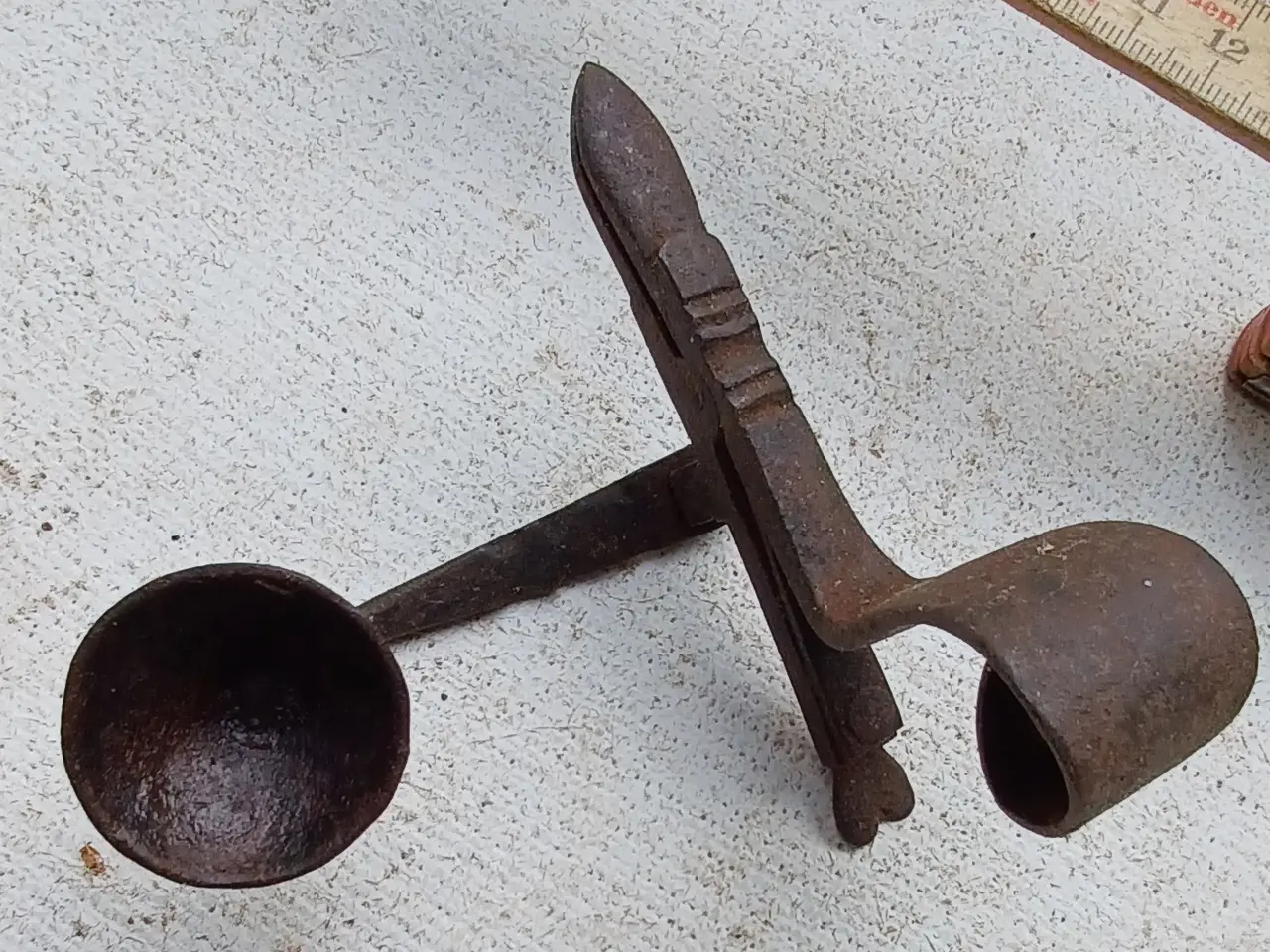 Billede 4 - Antik nålepudeklemme, smedejern.