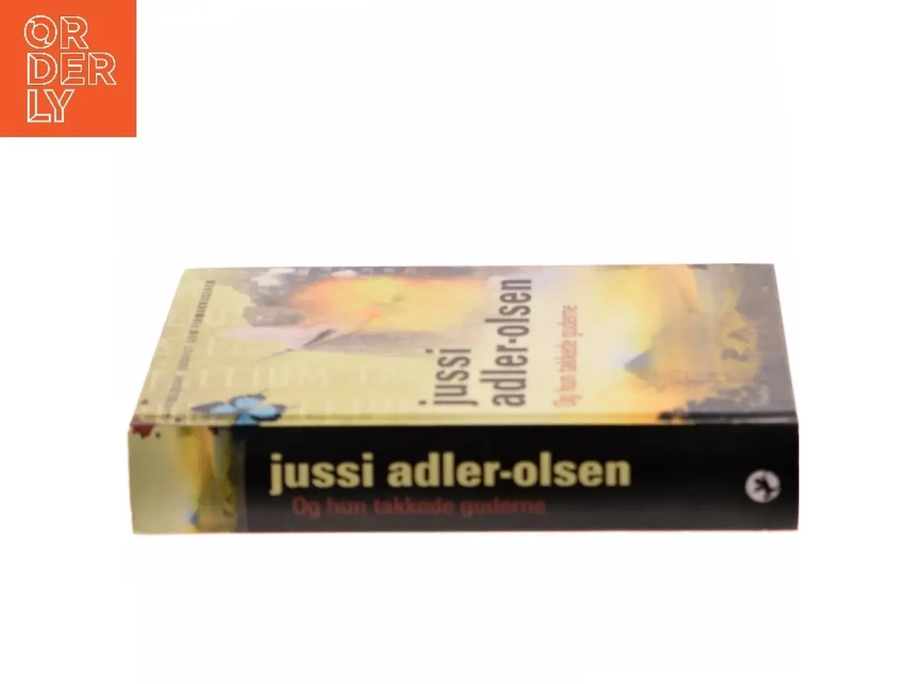 Billede 2 - Og hun takkede guderne af Jussi Adler-Olsen (Bog)