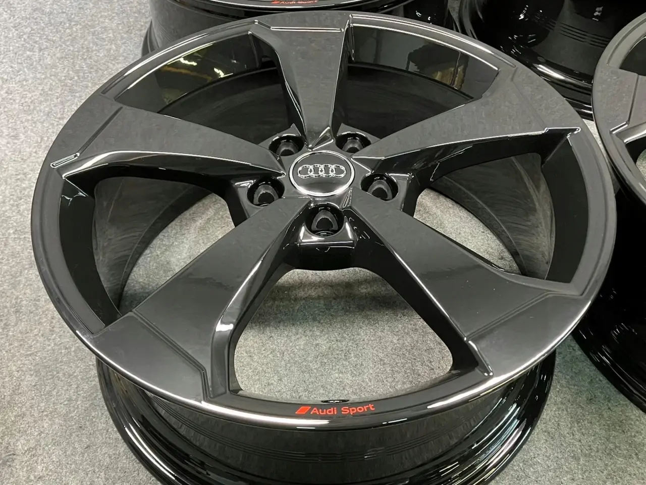 Billede 2 - ALUFÆLGE AUDI A3 8VO 19"