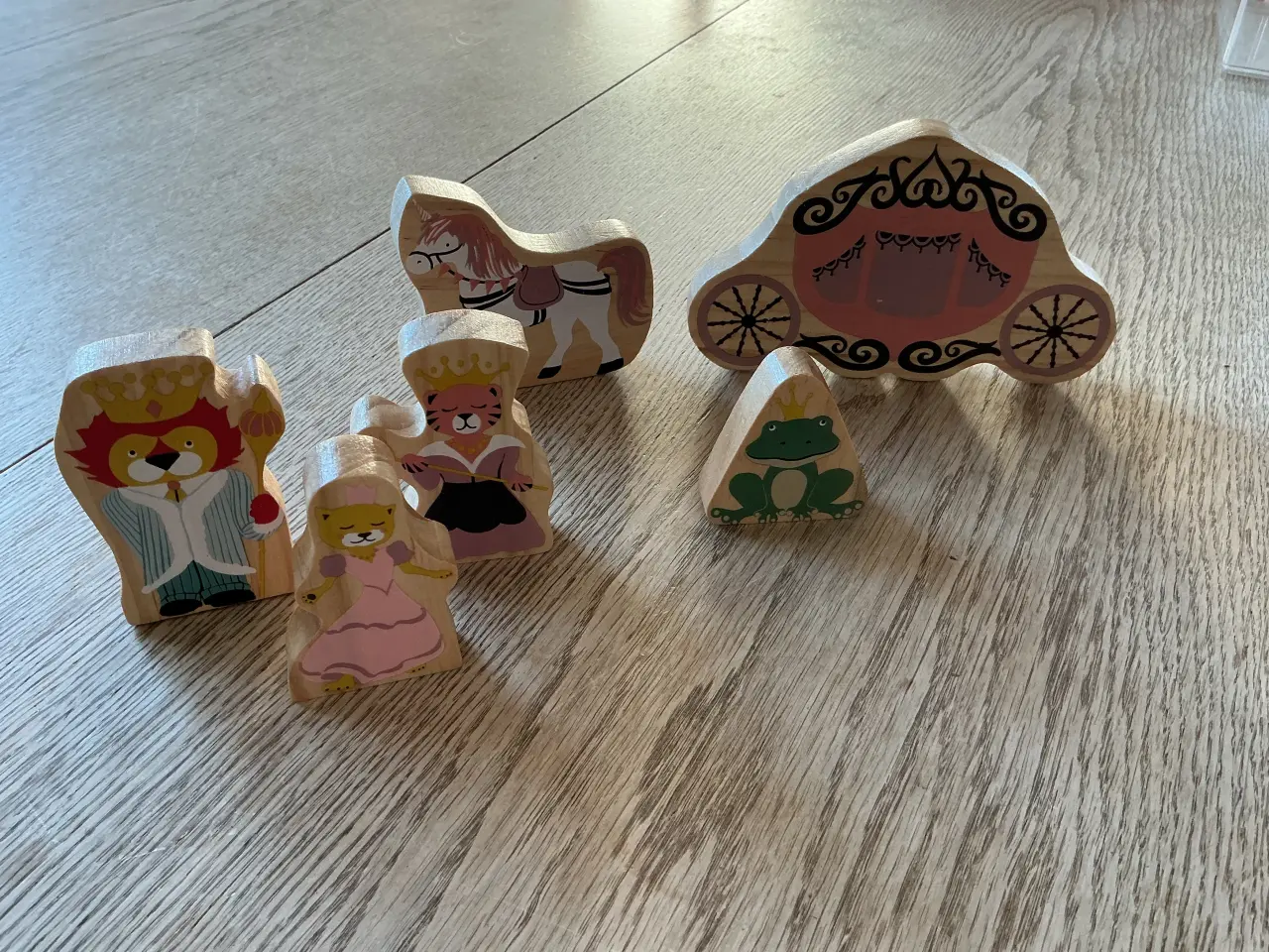 Billede 1 - Trælegetøj, klodser med tryk på begge sider.
