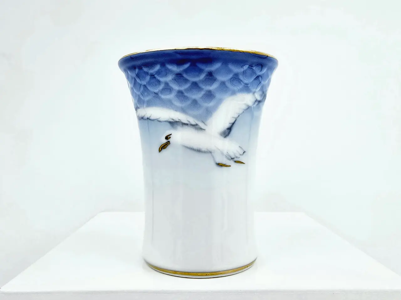 Billede 1 - Mågestel Kuvert Vase nr. 207 Med Guldkant 1 sortering