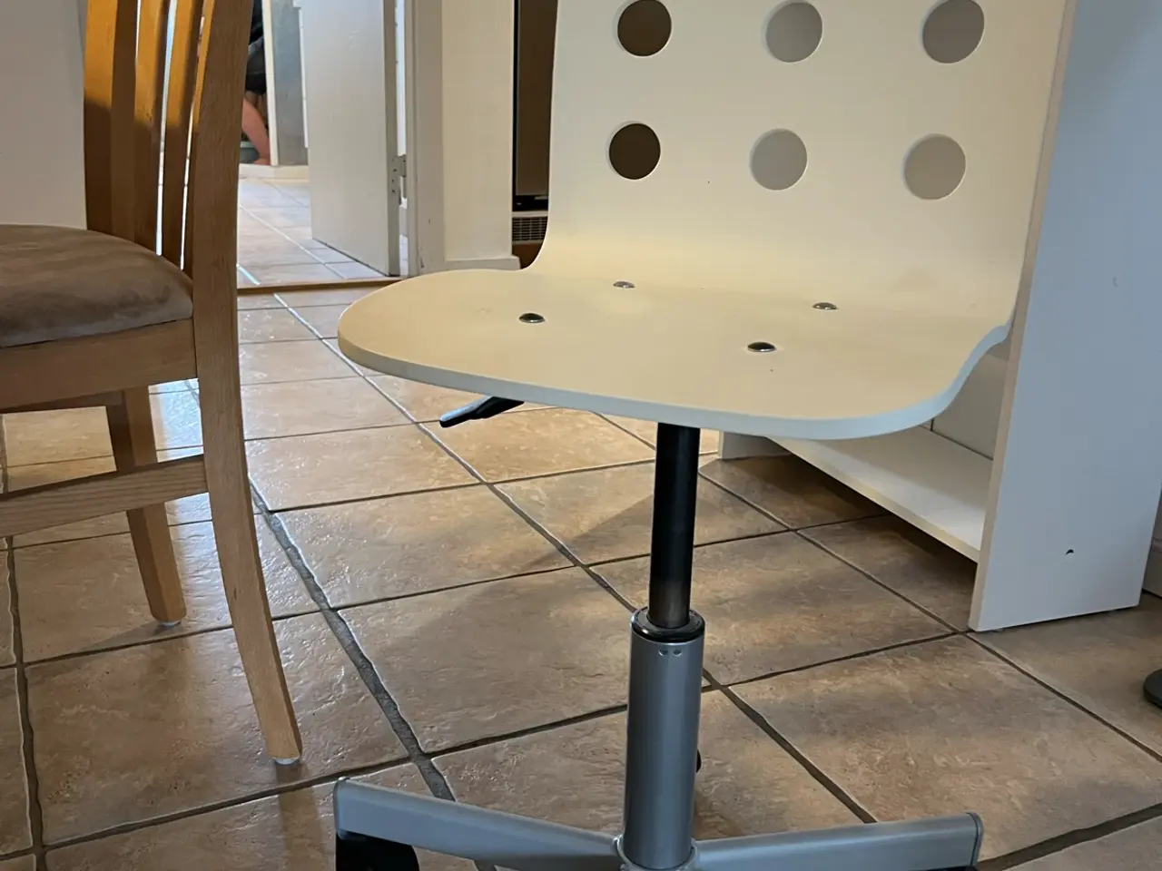 Billede 2 - Ikea kontorstol til børn