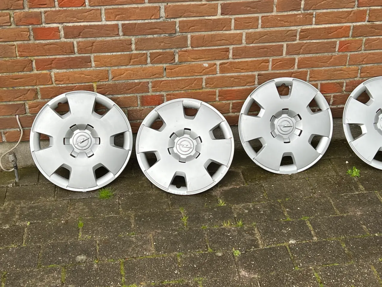 Billede 2 - Opel 16? org hjulkapsler