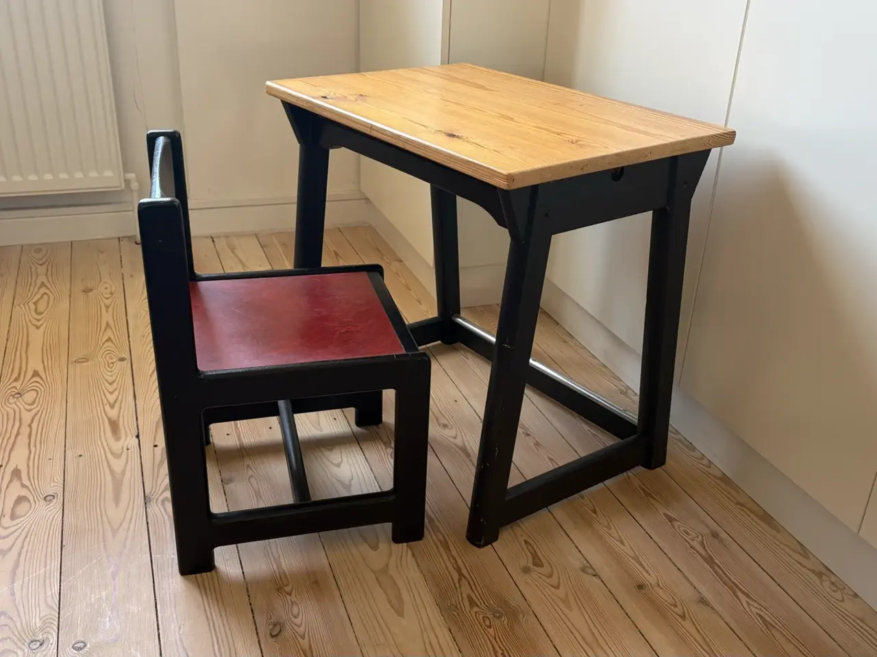 Billede 1 - Børne bord og stol