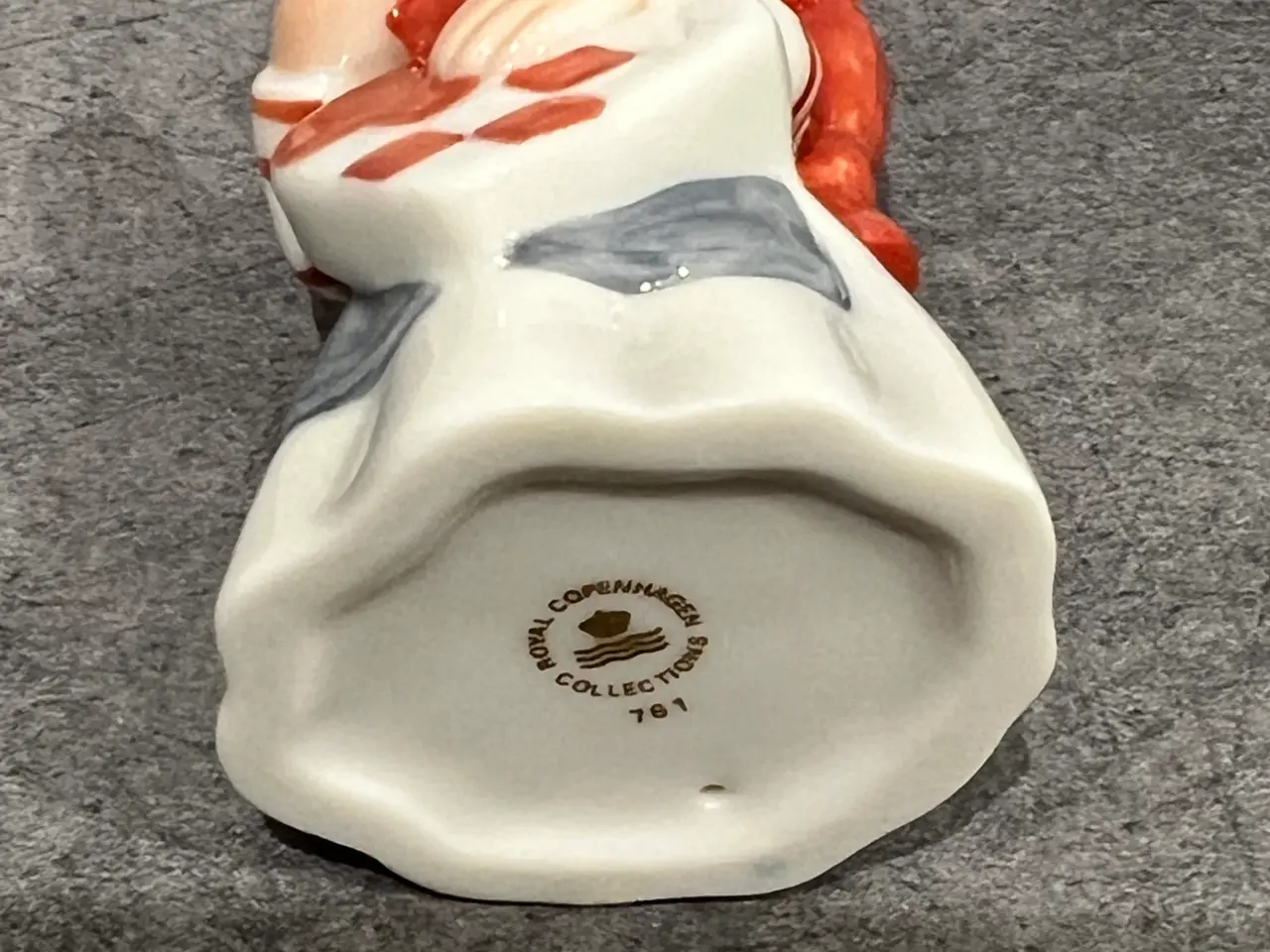 Billede 2 - Royal Copenhagen Pixie Julenisse med julehjerte